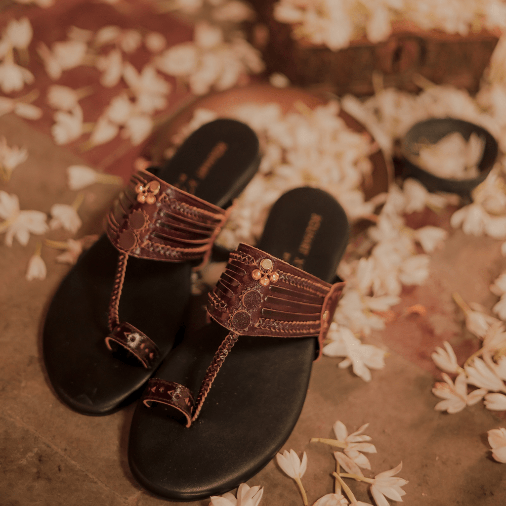 Brown leather kolhapori chappal